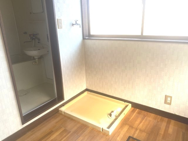 遠野市新町のアパートの居間・リビング