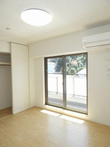 サン・ガーデン・ハウスの居間・リビング|ゆったりとした居間です