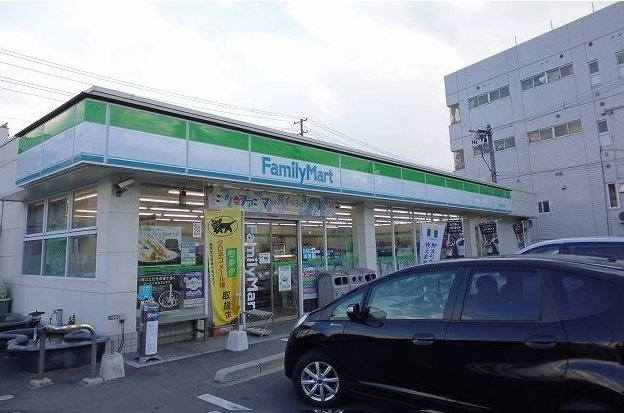 グレースシャインの周辺|ファミリーマートまで140m