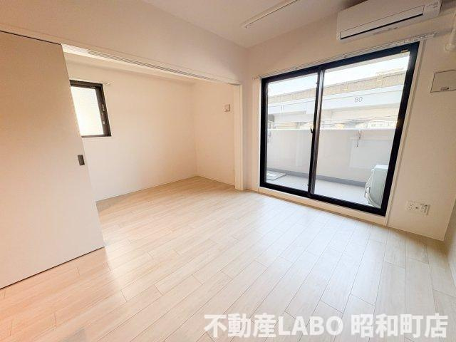 シャテーニュ上本町の洋室