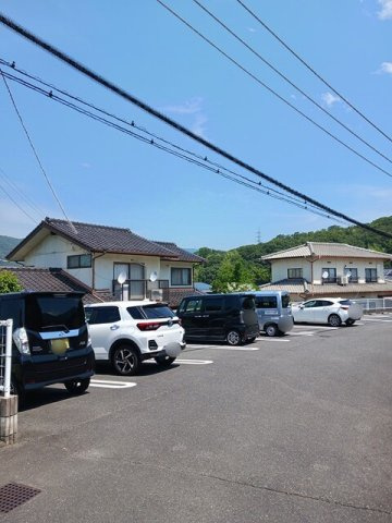 グランドールセレノＢの駐車場|車をお持ちの方に嬉しい駐車場付きの物件です