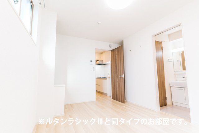 カメリアⅡの内装|明るい色調の室内です