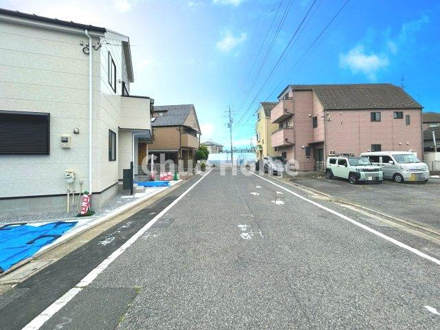 江戸川区北篠崎2丁目新築分譲住宅の前面道路含む現地写真