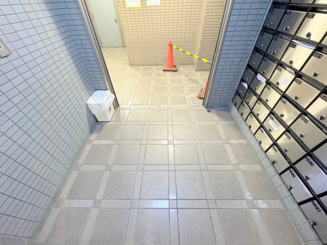 ジオナ新大阪のエントランス