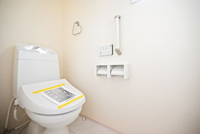 ブルーミングガーデン堀池1丁目新築一戸建│3LDK+駐車2台可(車種制限有)のトイレ|1・2階に1か所ずつウォッシュトイレを導入しています。