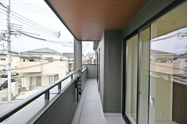 ブルーミングガーデン堀池1丁目新築一戸建│3LDK+駐車2台可(車種制限有)のバルコニー|2階主寝室側に面したインナーバルコニーです。標準で物干し金具が設置されています。