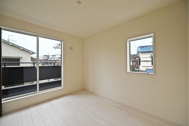 ブルーミングガーデン堀池1丁目新築一戸建│3LDK+駐車2台可(車種制限有)の洋室|-洋室約5.2帖(2F)-