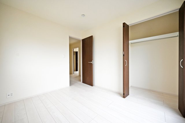 ブルーミングガーデン堀池1丁目新築一戸建│3LDK+駐車2台可(車種制限有)の収納|-洋室約5.2帖(2F)-