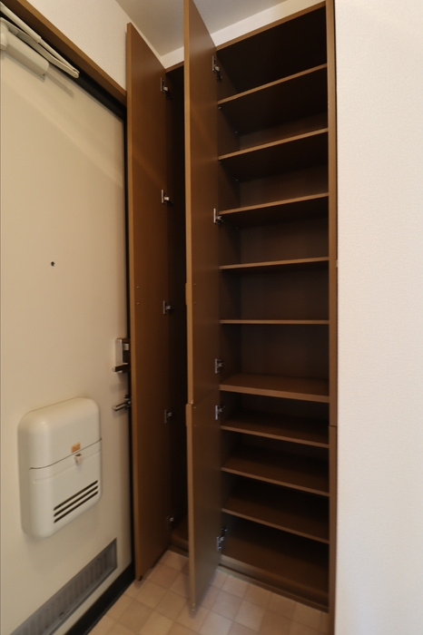 ハイカムールウエストリバー　A棟の玄関