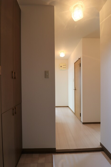 ハイカムールウエストリバー　A棟の玄関