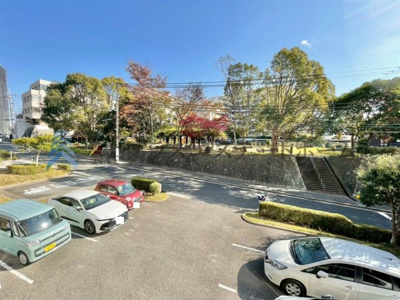 【キッチン】 | 須磨名谷ハウス1号棟 | 物件からの眺望です♪公園の木々で式を感じられます♪