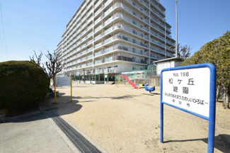 【周辺】 | 現在ご返済中のカーローン・カードローン・教育ローンなどを住宅ローンに一本化したり、家具家電購入費用・引越し費用を住宅ローンと組み合わせるなど、お客さまにメリットの多い住宅ローンのご提案が可能です。