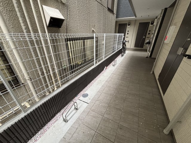 川崎市多摩区登戸新町のアパートのロビー