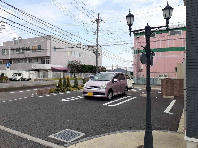 ラ・ファーレ・セゾンの駐車場