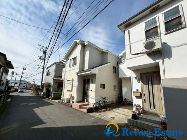 中古戸建　茅ヶ崎市西久保の前面道路含む現地写真