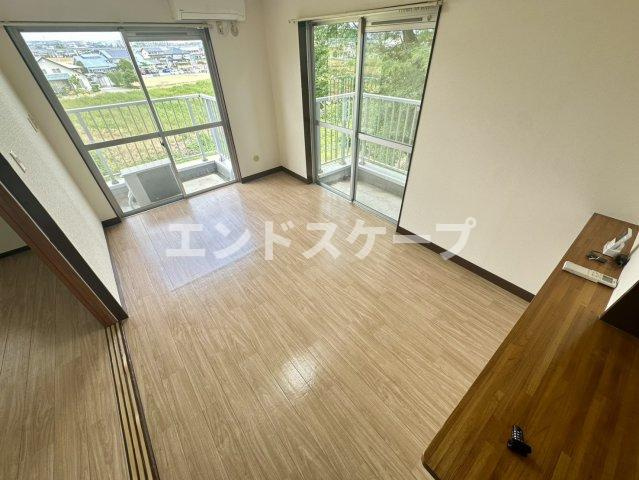 あさひレジデンス高崎上小鳥の居間・リビング|高崎、前橋のお部屋探しはエンドスケープまで！お客様の理想お聞かせ下さい♪
