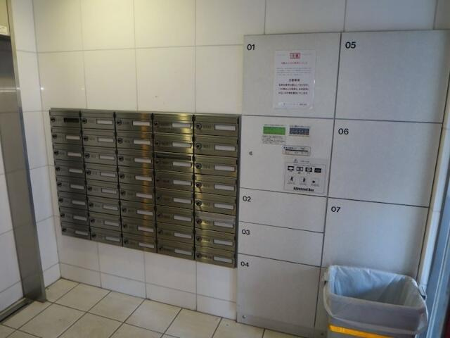 ジュエル板橋区役所前のその他共用部分|ポストと宅配ボックスです