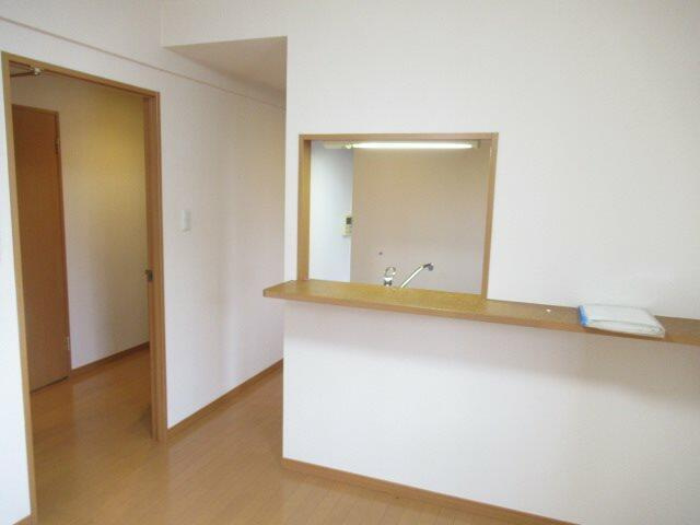 ジュエル板橋区役所前の居間・リビング|カウンターキッチンのあるリビングです