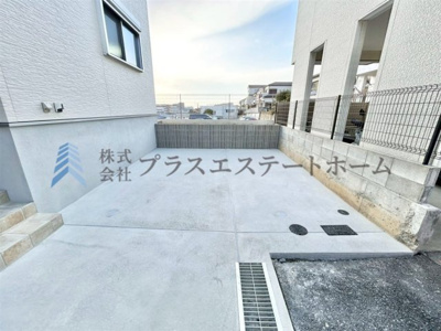 【居間・リビング】 | 垂水区西舞子9丁目　新築戸建 | 対面カウンターで、家族とコミュニケーションを取りながら料理ができるキッチンです♪