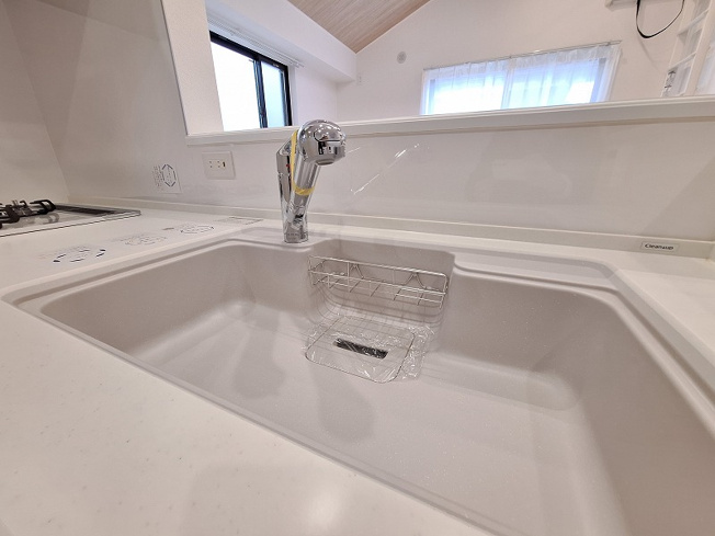 【キッチン】 | 板橋区高島平5丁目　中古一戸建住宅　（成増店） | 傷が目立ちにくく、一体感のある人造大理石シンクを採用。