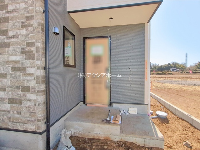 所沢市花園1丁目・全1棟　新築一戸建　～並列駐車2台可～の玄関|現地写真（2026年2月19日撮影）