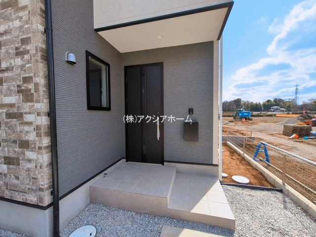 所沢市花園1丁目・全1棟　新築一戸建　～並列駐車2台可～の玄関|現地写真（2026年3月16日撮影）