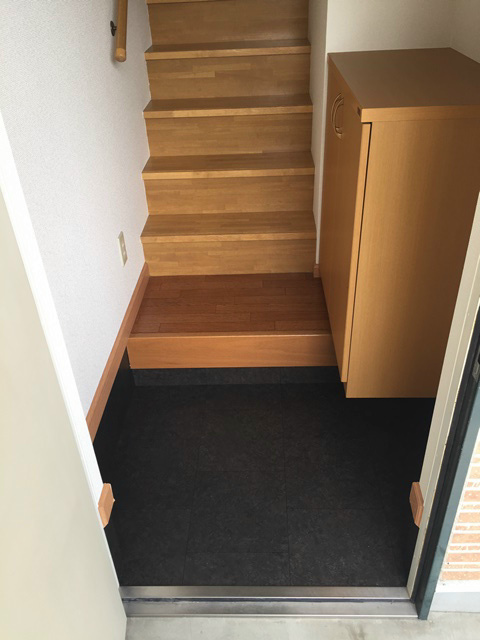 岸和田市三田町のハイツの玄関|シンプルで使いやすい玄関です