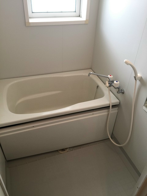 岸和田市三田町のハイツの浴室|お風呂で日々の疲れを落としましょう