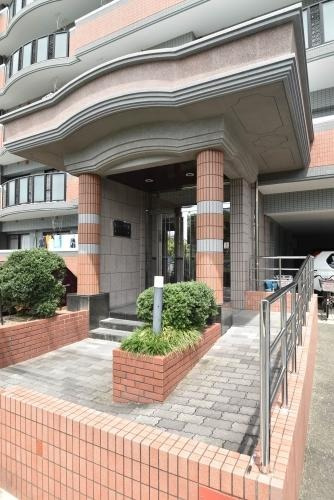福岡市南区三宅３丁目の賃貸マンションのエントランス|エントランス写真