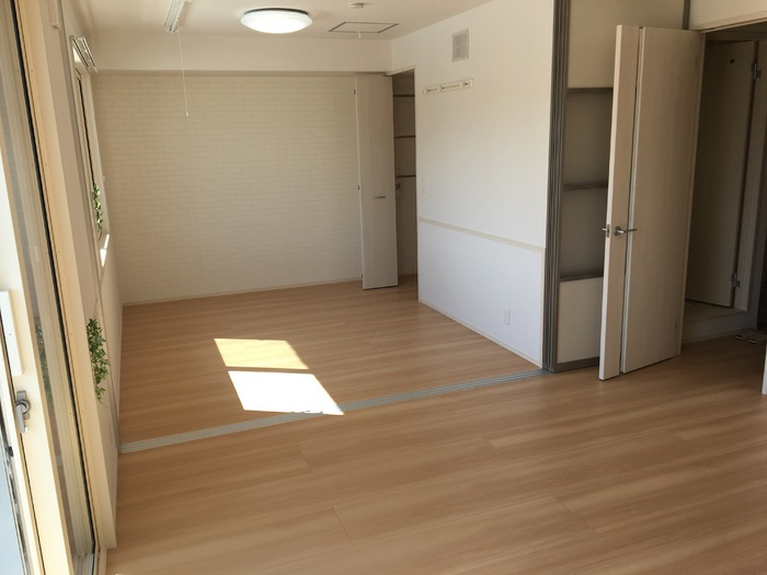 サニーソレイユの居間・リビング