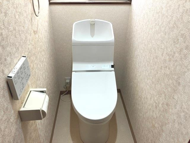 魚住町金ケ崎戸建のトイレ