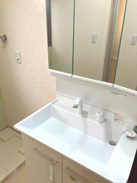 魚住町金ケ崎戸建の洗面所