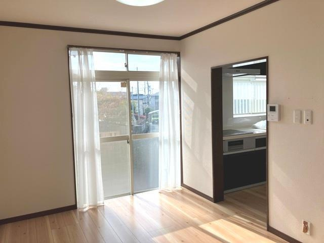 魚住町金ケ崎戸建の居間・リビング