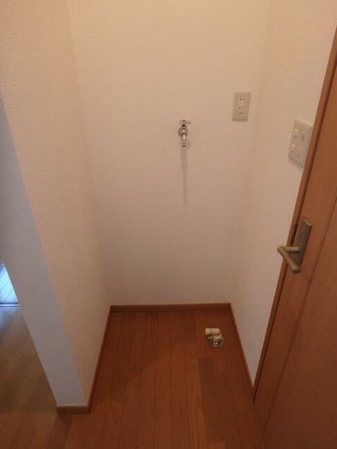 サンライズヒルの内装|洗濯機置き場　退去前の為、以前の写真です。