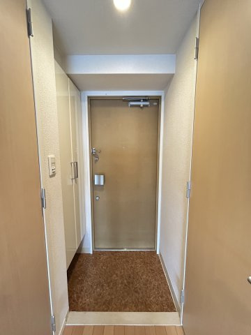 コーポYAHATAナンバ元町の玄関