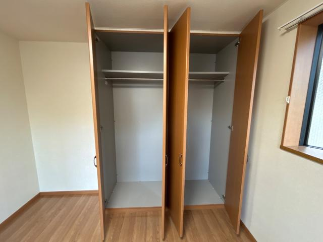 サンライズ高町の収納|上棚付きのクローゼット