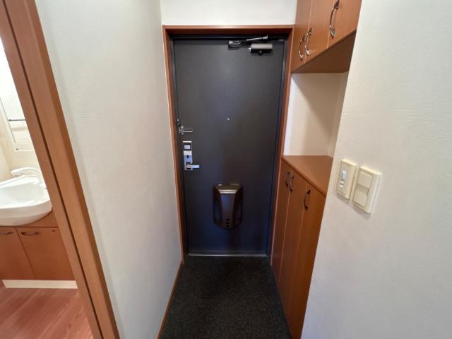 サンライズ高町の玄関|上下にしまえるカウンター下駄箱