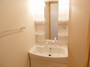 ワイズ　コンブリオⅤの洗面所