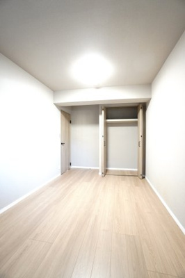 【洋室】 | 【上質リノベ】Jcity五日市アベニュー | 【洋室約6.0帖】
こども部屋をコーディネート！このぐらいの広さがあれば、 
お子さんの好きな色やモチーフを使ったコーディネートで、
勉強もお片付けも全部楽しいお気に入りの空間にしていけそうですね！