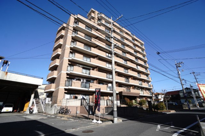 【外観】 | 【上質リノベ】Jcity五日市アベニュー | 【耐震性】
耐震性の高さを判断するポイントは、
建築確認申請日が1981年6月1日以降の
新耐震基準に適合しているかどうか。
震度６程度の大地震でも
建物が崩壊しないレベルが基準になりました。