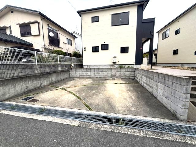 フジパレス戸建賃貸羽曳が丘西の駐車場