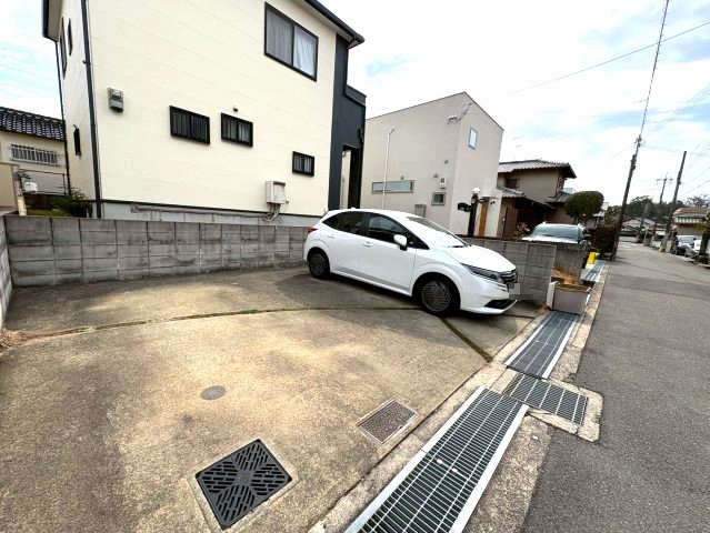 フジパレス戸建賃貸羽曳が丘西の駐車場