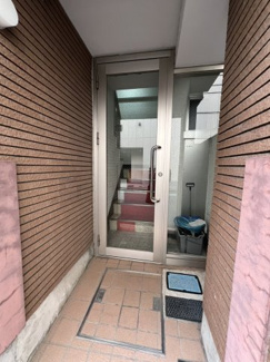 こちらは2階以上の専用入口です！