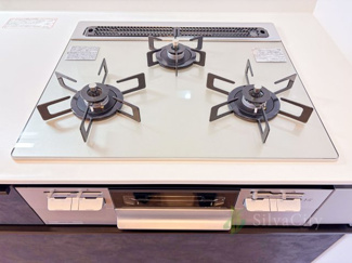 【キッチン】 | カースル常盤台 | 三口ガスコンログリル付　ガラストップ