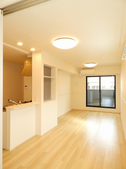 安芸高田市吉田町常友のアパートの居間・リビング|エアコン付き