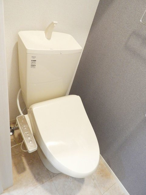 安芸高田市吉田町常友のアパートのトイレ|シャワートイレ