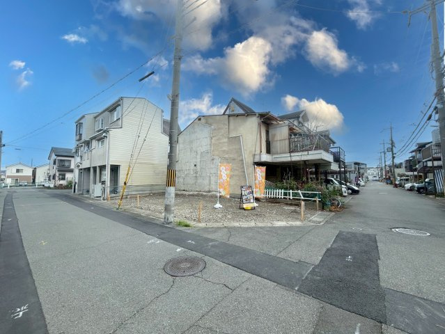羽束師志水町　建築条件付土地の前面道路含む現地写真
