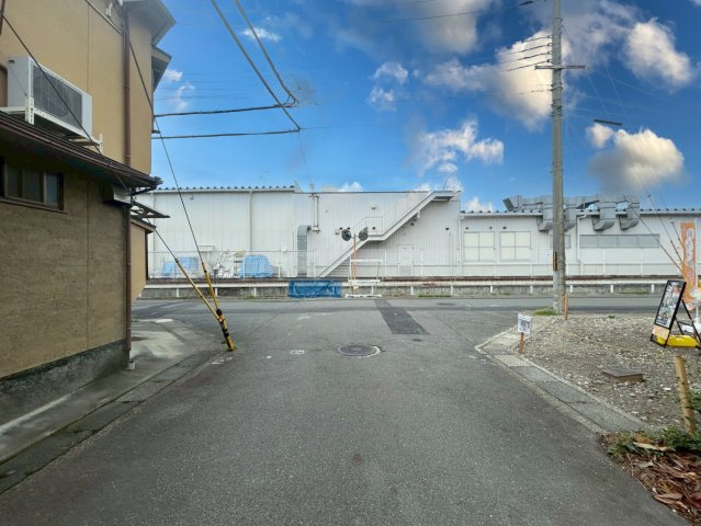 羽束師志水町　建築条件付土地の前面道路含む現地写真