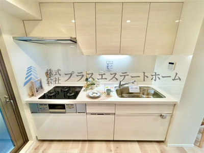 【キッチン】 | ワコーレレジクス兵庫 | 白基調のピカピカのキッチン♪勝手口があるので毎日のごみ捨ても楽々です♪