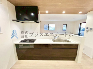 【キッチン】 | 兵庫区上祇園町　新築戸建 | 木目調のキッチン♪スライド引出で収納楽々です♪